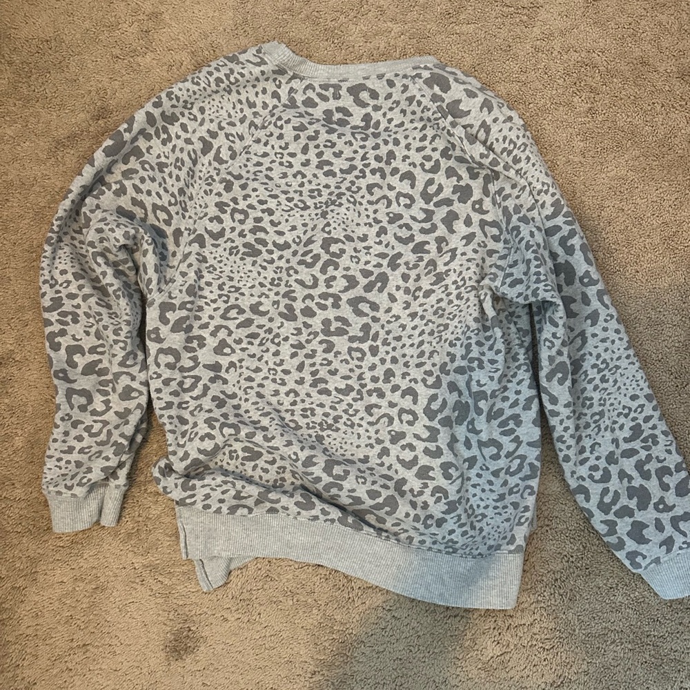Gray American eagle cheetah print sweatshirt